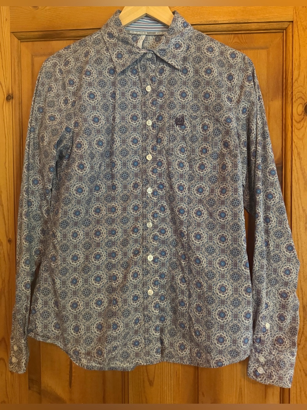 Cinch women’s medium button -up western shirt